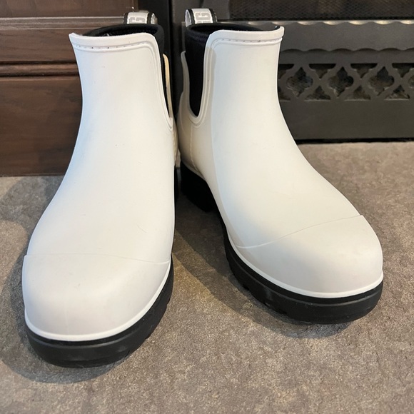 Womens Ugg droplet lug-sole droplet waterproof rain boot size 7 - Picture 6 of 7